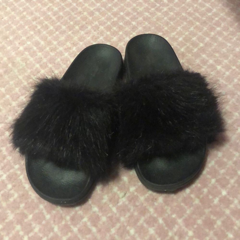 Fur flip flops